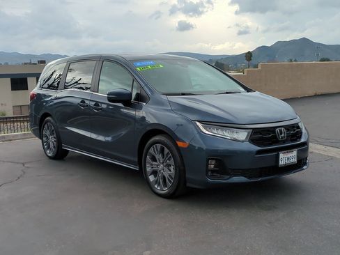 Certified 2025 Honda Odyssey Touring image 3