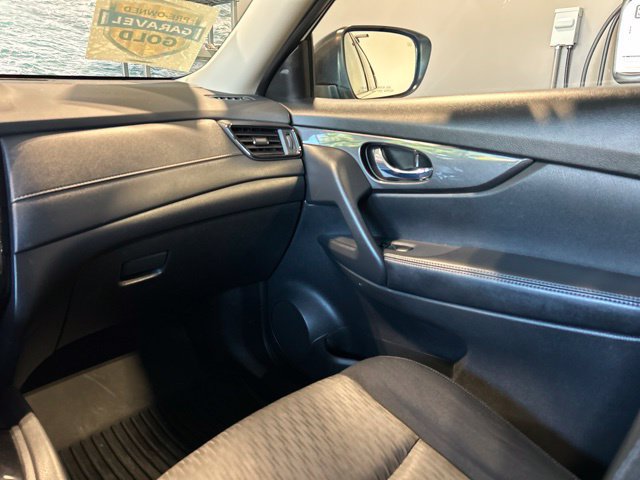 Used 2017 Nissan Rogue SV w/ SV Premium Package AWD/4WD image 23