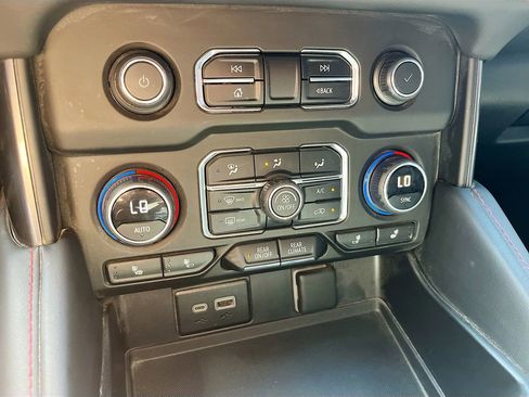 Used 2024 Chevrolet Tahoe RST w/ Luxury Package AWD/4WD image 15