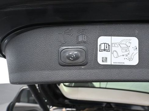 Used 2017 Ford Escape Titanium image 36