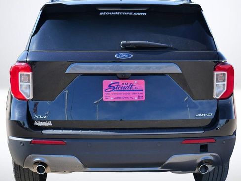 Used 2023 Ford Explorer XLT w/ Equipment Group 202A image 3