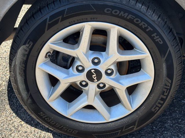 Used 2023 Kia Soul LX w/ Option Group 015 FWD image 9