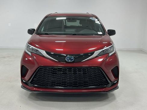 Used 2021 Toyota Sienna XSE w/ XSE Plus Package AWD/4WD image 8