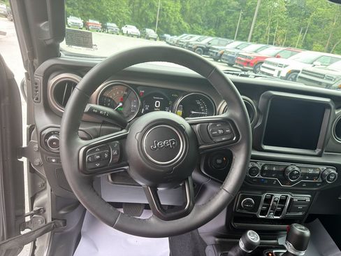 Used 2023 Jeep Wrangler Unlimited w/ Sun & Screen Package AWD/4WD image 16