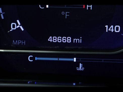 Used 2022 Chevrolet Silverado 1500 LT w/ Z71 Off-Road Package image 27