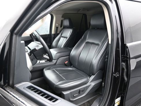 Used 2022 Ford Expedition XLT image 9