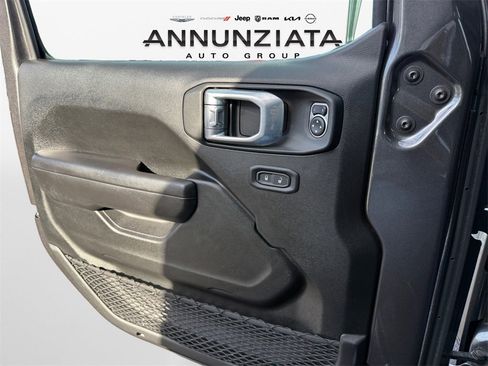 Used 2022 Jeep Gladiator Sport image 28