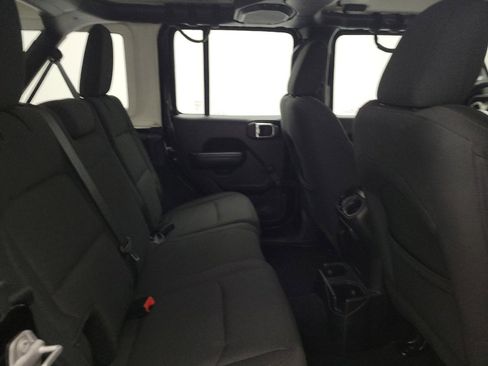 Used 2018 Jeep Wrangler Unlimited Sport AWD/4WD image 19