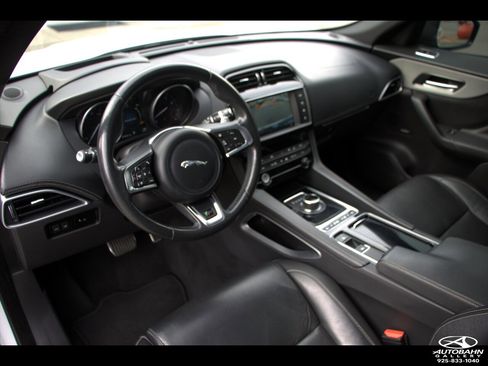 Used 2018 Jaguar F-PACE S image 40