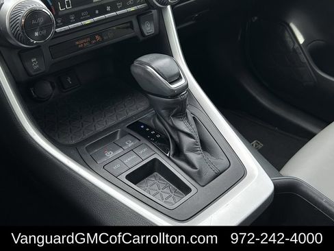 Used 2022 Toyota RAV4 XLE Premium image 19