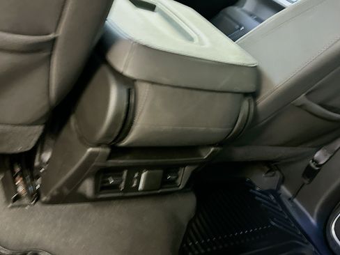 Used 2023 Chevrolet Silverado 1500 LT AWD/4WD image 27
