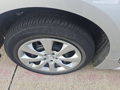 Used 2023 Toyota Corolla LE FWD image 4