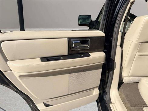 Used 2016 Lincoln Navigator Select AWD/4WD image 30