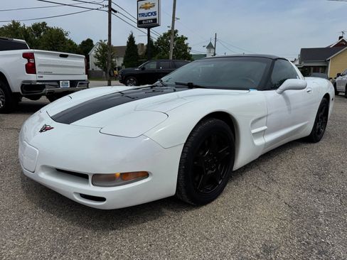 Used 1997 Chevrolet Corvette Coupe w/ Memory Pkg RWD image 2