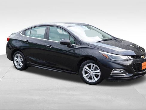 Certified 2017 Chevrolet Cruze LT w/ RS Package FWD image 2