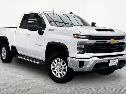 Used 2024 Chevrolet Silverado 2500 LT AWD/4WD image 12