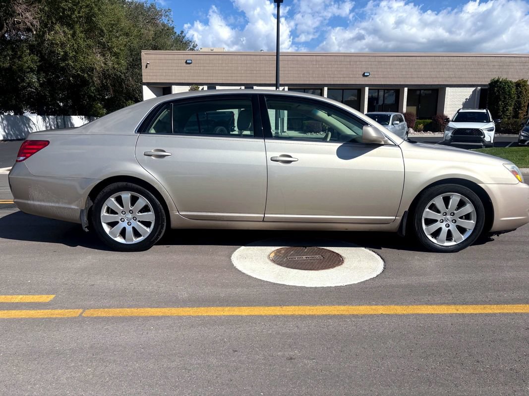 Used 2005 Toyota Avalon XLS FWD image 6