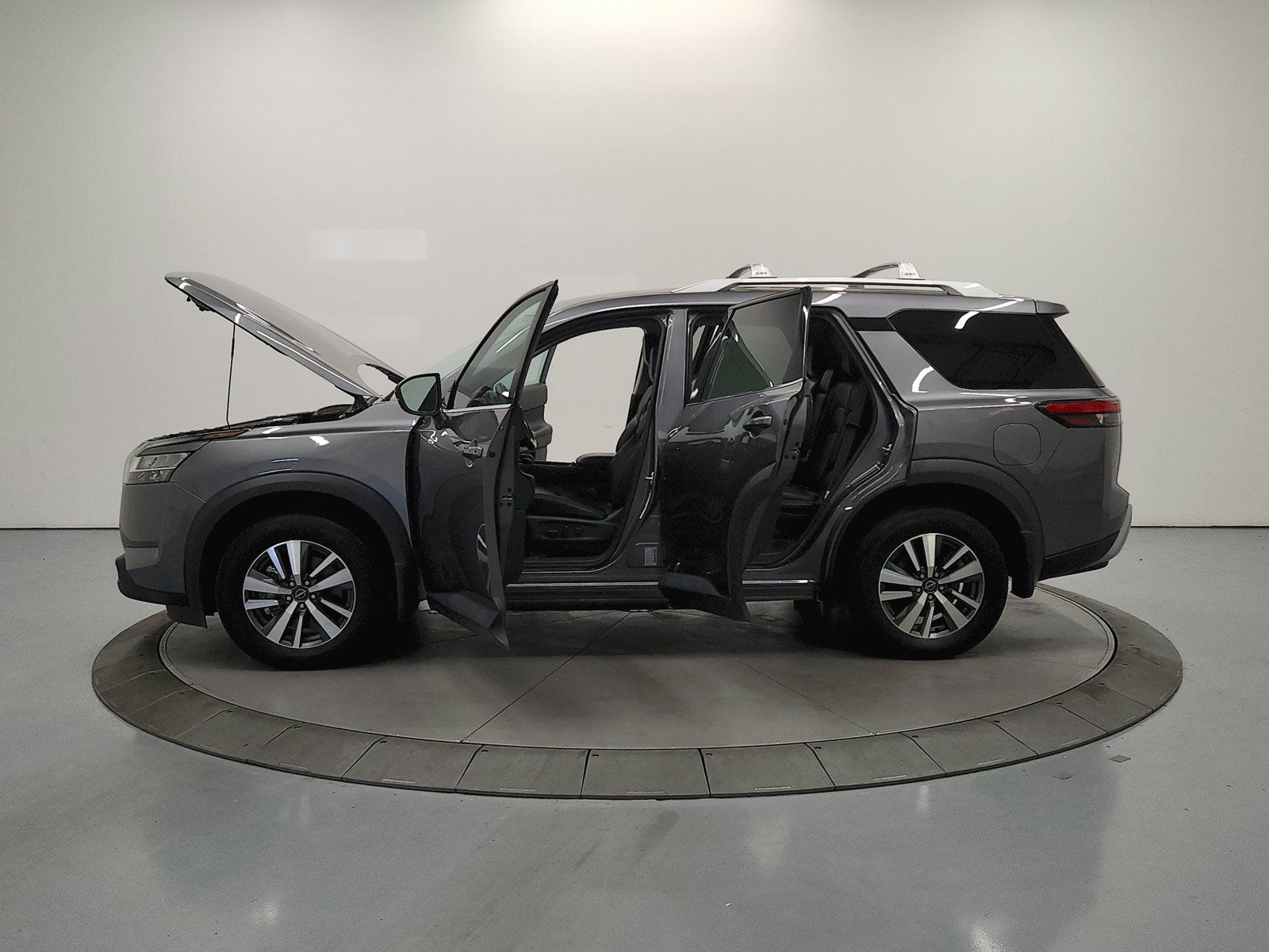 Used 2024 Nissan Pathfinder SL FWD image 13