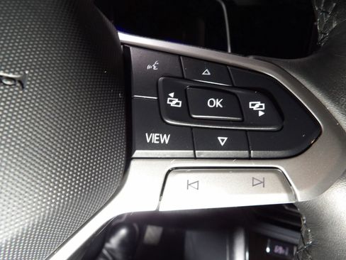 Used 2024 Volkswagen Jetta SE image 19