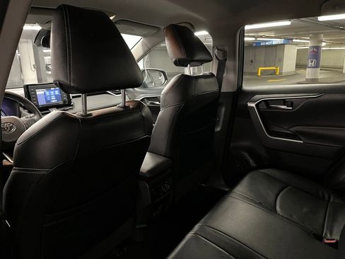 Used 2020 Toyota RAV4 XLE image 21