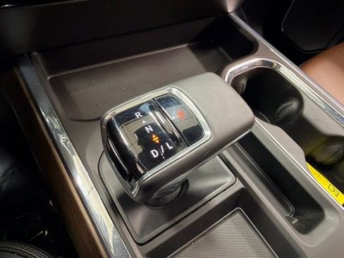 Certified 2024 Chevrolet Silverado 1500 High Country w/ Technology Package image 19