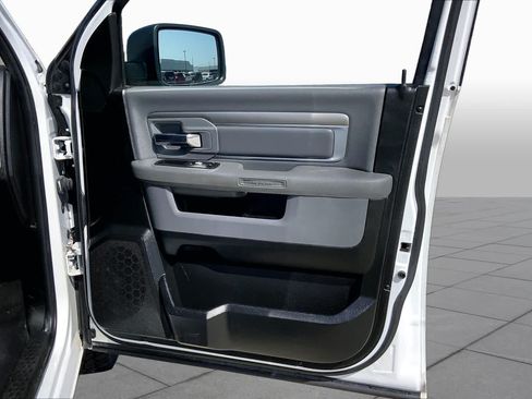 Used 2019 RAM 1500 Classic SLT RWD image 22