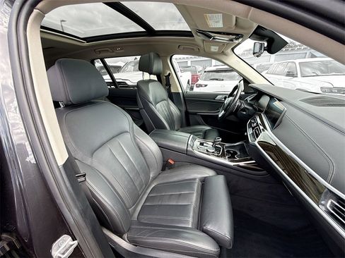 Used 2021 BMW X7 xDrive40i w/ Premium Package image 32