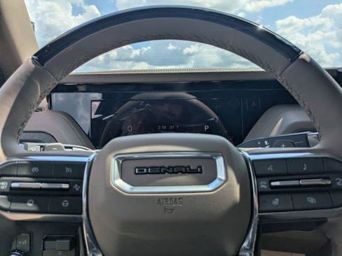 New 2026 GMC Yukon XL Denali w/ Denali Reserve Package RWD image 30