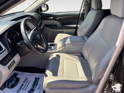Used 2015 Toyota Highlander Limited w/ Driver Technology Package AWD/4WD image 11