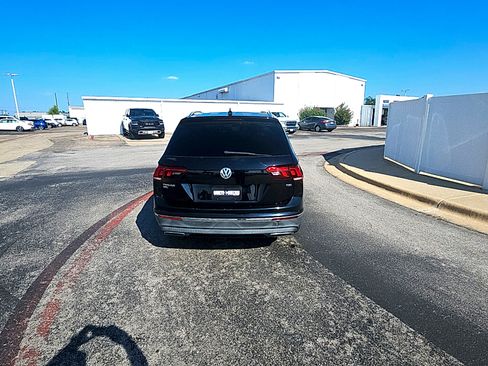 Used 2018 Volkswagen Tiguan SEL FWD image 5