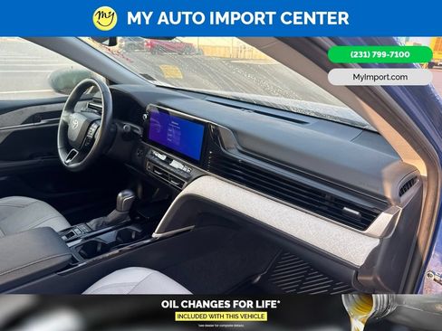 Used 2025 Toyota Camry XLE FWD image 25