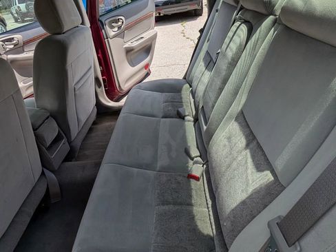 Used 2005 Chevrolet Impala Sedan w/ Preferred Equipment Group image 12