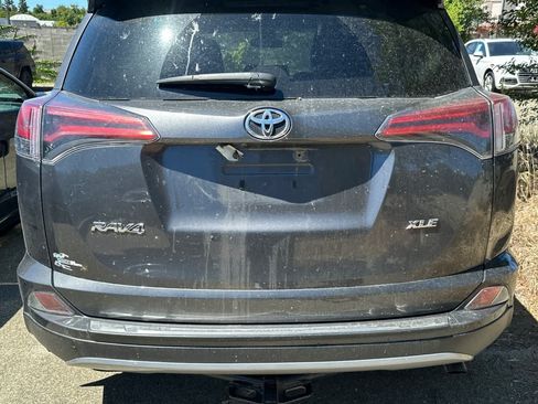 Used 2018 Toyota RAV4 XLE FWD image 16