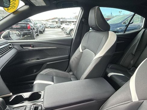 Used 2025 Toyota Camry SE w/ Convenience Package image 28