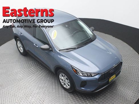 Used 2023 Ford Escape Active w/ Tech Pack #1 AWD/4WD image 3
