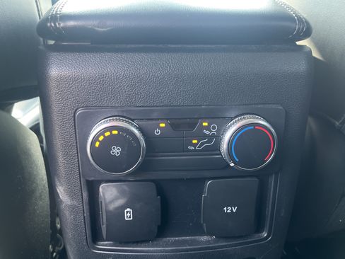 Used 2021 Ford Explorer XLT w/ Equipment Group 202A AWD/4WD image 17