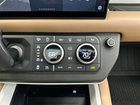 Certified 2025 Land Rover Defender 110 X-Dynamic SE image 10