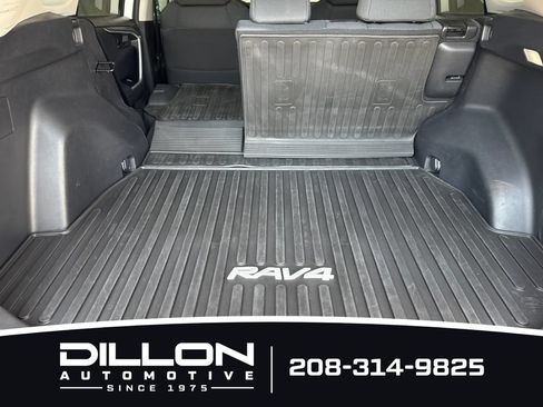 Used 2022 Toyota RAV4 LE AWD/4WD image 17