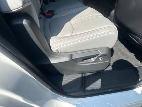 Used 2023 Honda Pilot Touring image 32