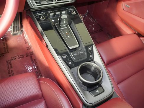 Certified 2021 Porsche 911 Targa 4S AWD/4WD image 38
