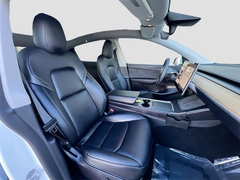 Used 2022 Tesla Model Y Performance image 27