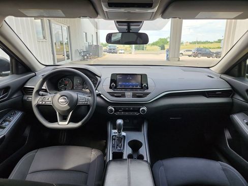Used 2024 Nissan Altima 2.5 S FWD image 12