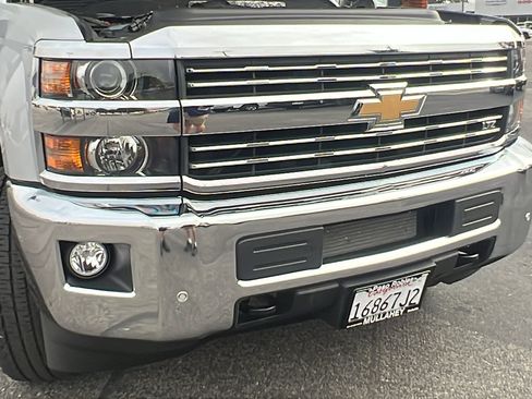 Used 2018 Chevrolet Silverado 2500 LTZ w/ LTZ Plus Package image 12