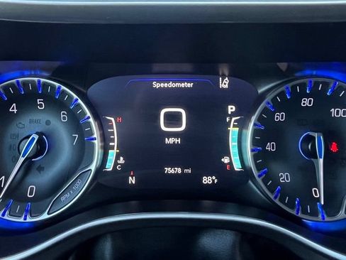 Used 2024 Chrysler Pacifica Touring-L FWD image 12