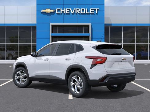 New 2026 Chevrolet Trax LS w/ LS Convenience Package FWD image 3