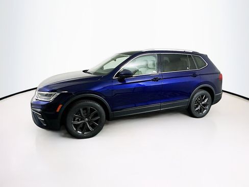 Used 2022 Volkswagen Tiguan SE w/ Panoramic Sunroof Package image 4
