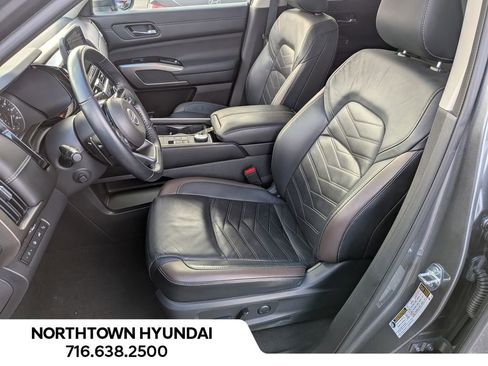 Used 2022 Nissan Pathfinder Platinum image 6