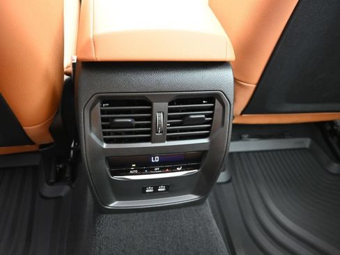 New 2026 BMW 330i Sedan w/ M Sport Package RWD image 18