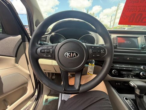 Used 2021 Kia Sedona LX FWD image 14
