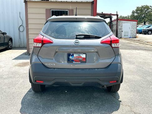 Used 2019 Nissan Kicks S FWD image 4